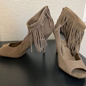 Size 12 Steve Madden open toe pump with fringe ankle strap
